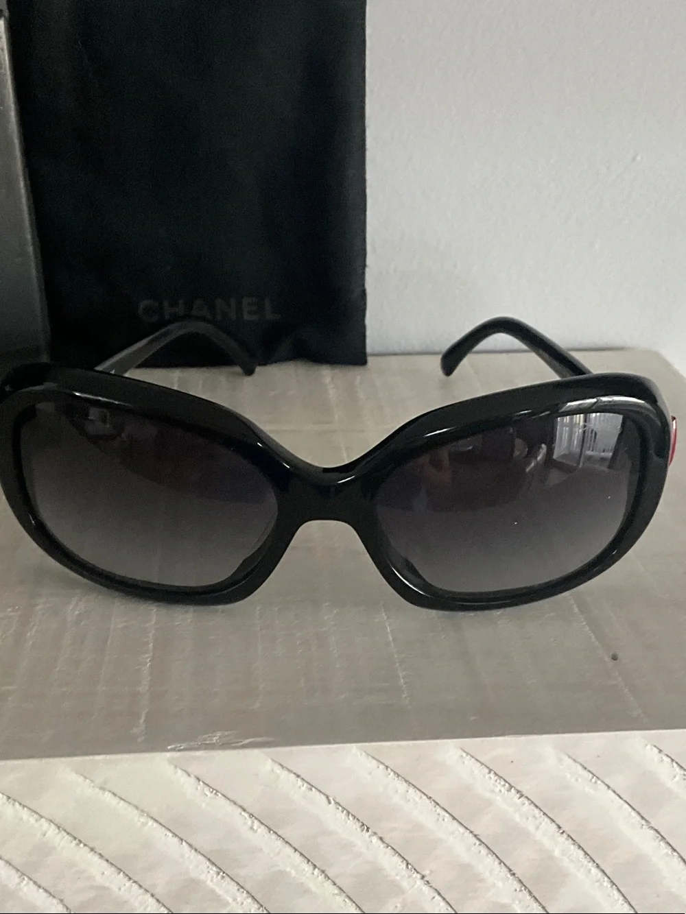 CHANEL Black Sunglasses with Red Accents and Gradient Lenses